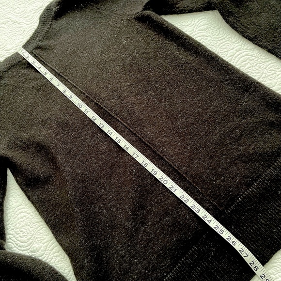 Cable and Gauge Long Length Long Sleeve Charcoal Gray V-Neck Sweater Size Large - Picture 11 of 15